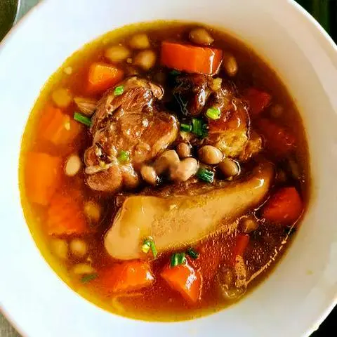 Hình ảnh Giò heo hầm đậu phộng