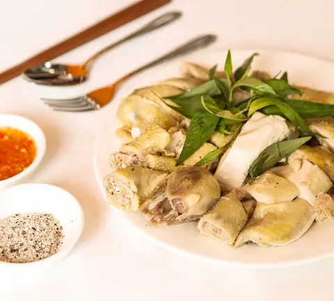 Hình ảnh Gà ta luộc Nửa con