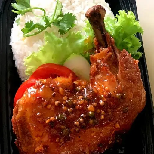 Hình ảnh Cơm trắng gà sốt tiêu xanh