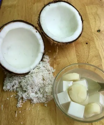Hình ảnh Chè củ năng rau câu dừa