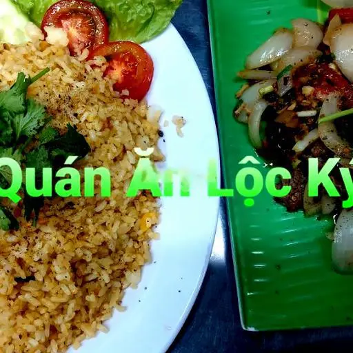 Hình ảnh Cơm chiên gà chiên sate