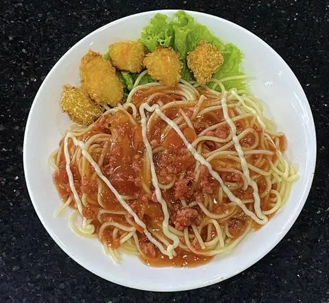 Hình ảnh Mì ý bò + gà lắc