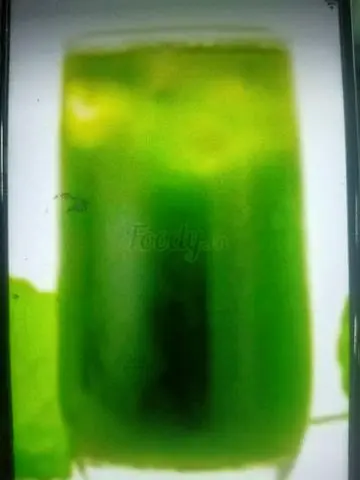Hình ảnh rau má truyền thống ly 1 lít 