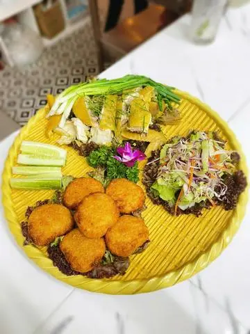 Hình ảnh Mẹt Gà Hấp Muối (1/2)