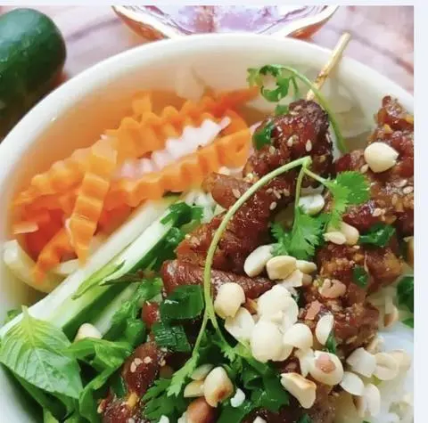Hình ảnh Bún Thịt Nướng Xiên Que