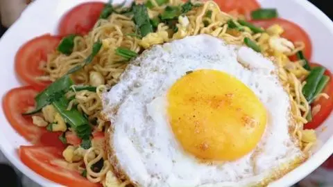 Hình ảnh Mì thịt bằm - trứng