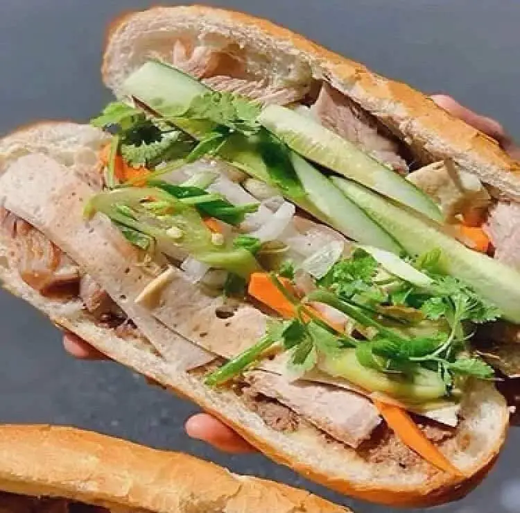 Hình ảnh BÁNH MÌ CHẢ LỤA MUỐI TIÊU ĐẶC BIỆT