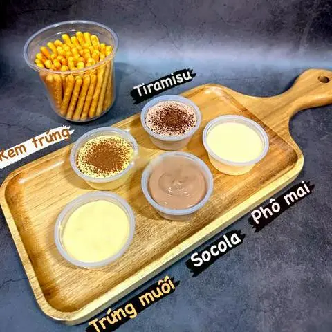 Hình ảnh Bánh que chấm sốt tiramisu