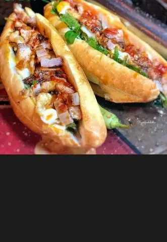 Hình ảnh Bánh Mì Heo Quay Đặc Biệt