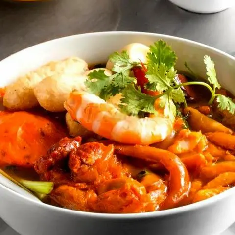 Hình ảnh Bánh canh Cua Tôm Chả - Giò Heo