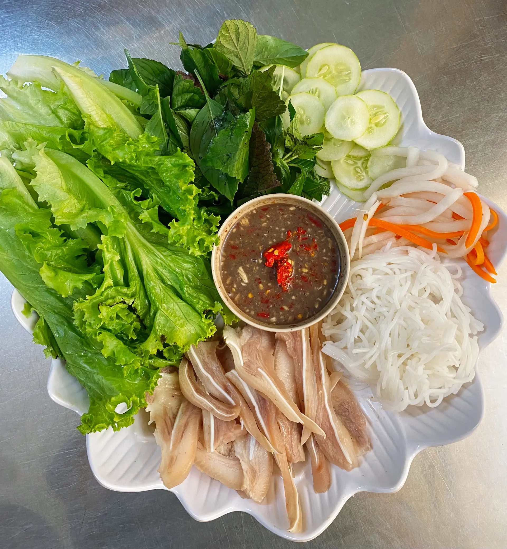 Hình ảnh Tai heo mắm nêm cuốn bánh tráng ( Bán Chạy )