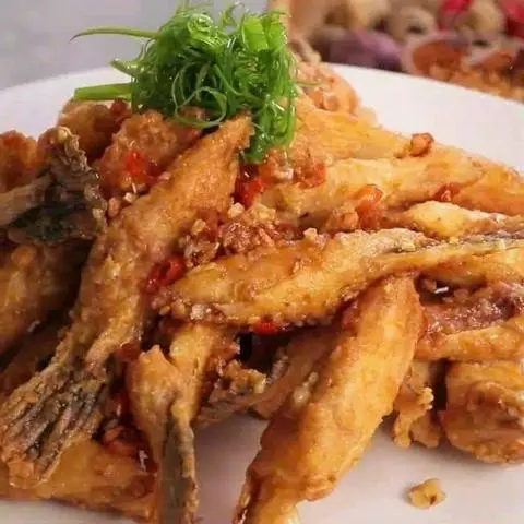 Hình ảnh VÂY CÁ HỒI CHIÊN GIÒN