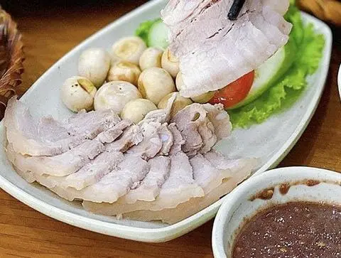 Hình ảnh Cơm thịt luộc cà pháo mắm tôm