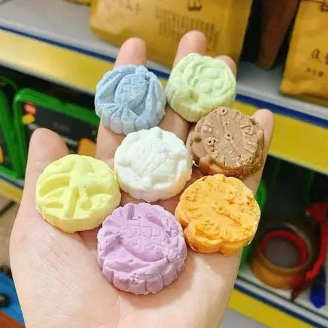Hình ảnh Bánh Phục Linh Cốt Dừa Sầu Riêng Hộp 30 Cái