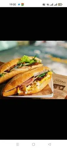 Hình ảnh Bánh Mì Chả Cá Trứng Ốp La