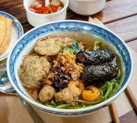 Hình ảnh Bánh đa chả lá lốt- bò tái-mọc giòn