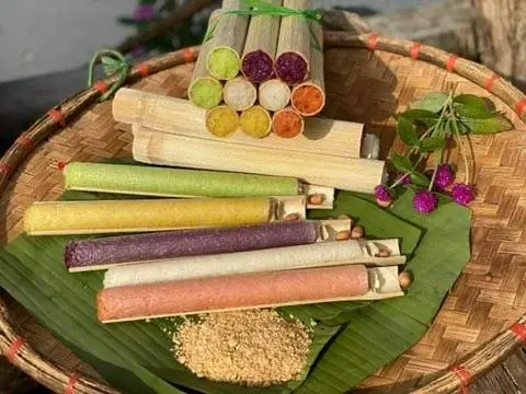 Hình ảnh cơm lam ngũ sắc 5 ống