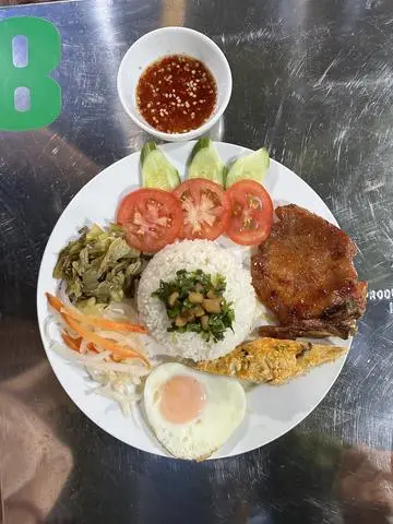 Hình ảnh Cơm tấm sườn chả trứng