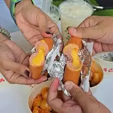 Hình ảnh Combo 5 cây xúch xích nướng giấy bạc nhân phô mai 