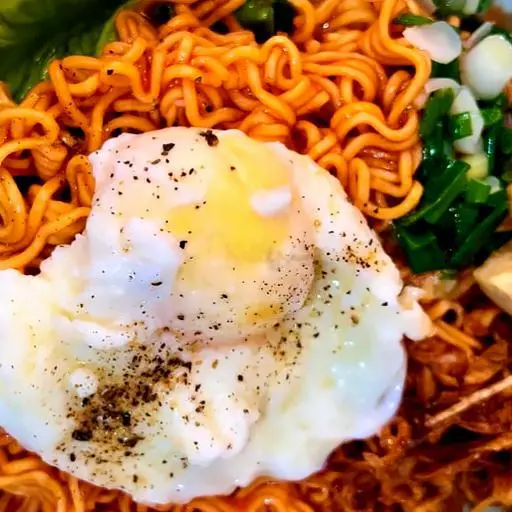 Hình ảnh Mì trộn - trứng