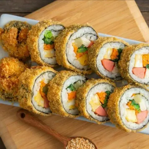 Hình ảnh Kimbap Chiên Xù - 4 khoanh (1 cuộn cắt ra)