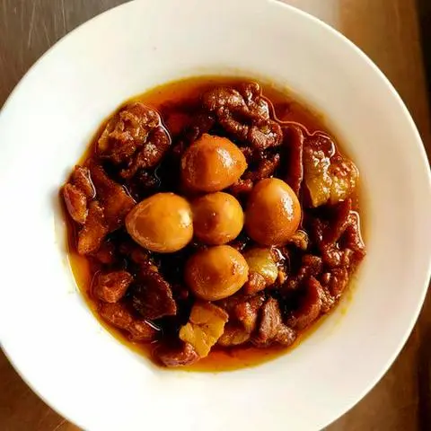 Hình ảnh Thịt kho trứng cút