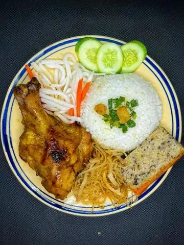 Hình ảnh Cơm tấm đùi gà bì chả