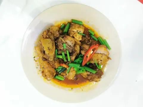 Hình ảnh Cơm Gà kho sả ớt 
