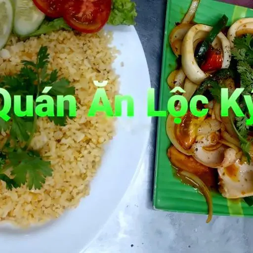 Hình ảnh Cơm chiên mực xào sate