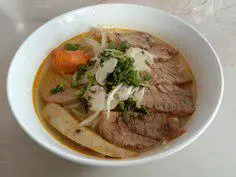Hình ảnh Bún bò nạm chả