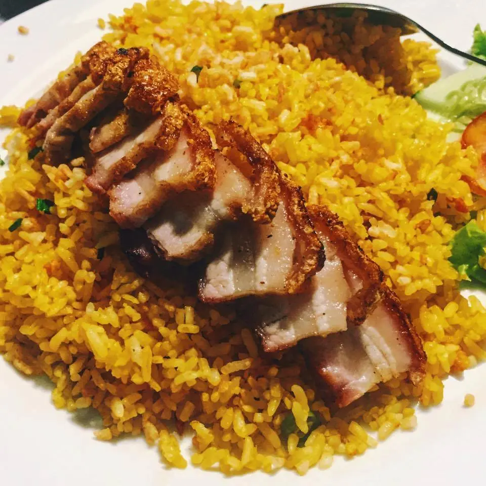 Hình ảnh Cơm chiên ba rọi chiên giòn