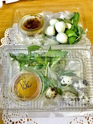 Hình ảnh BÁNH TRÁNG CHẤM TRỨNG CÚT SỐT TẮC