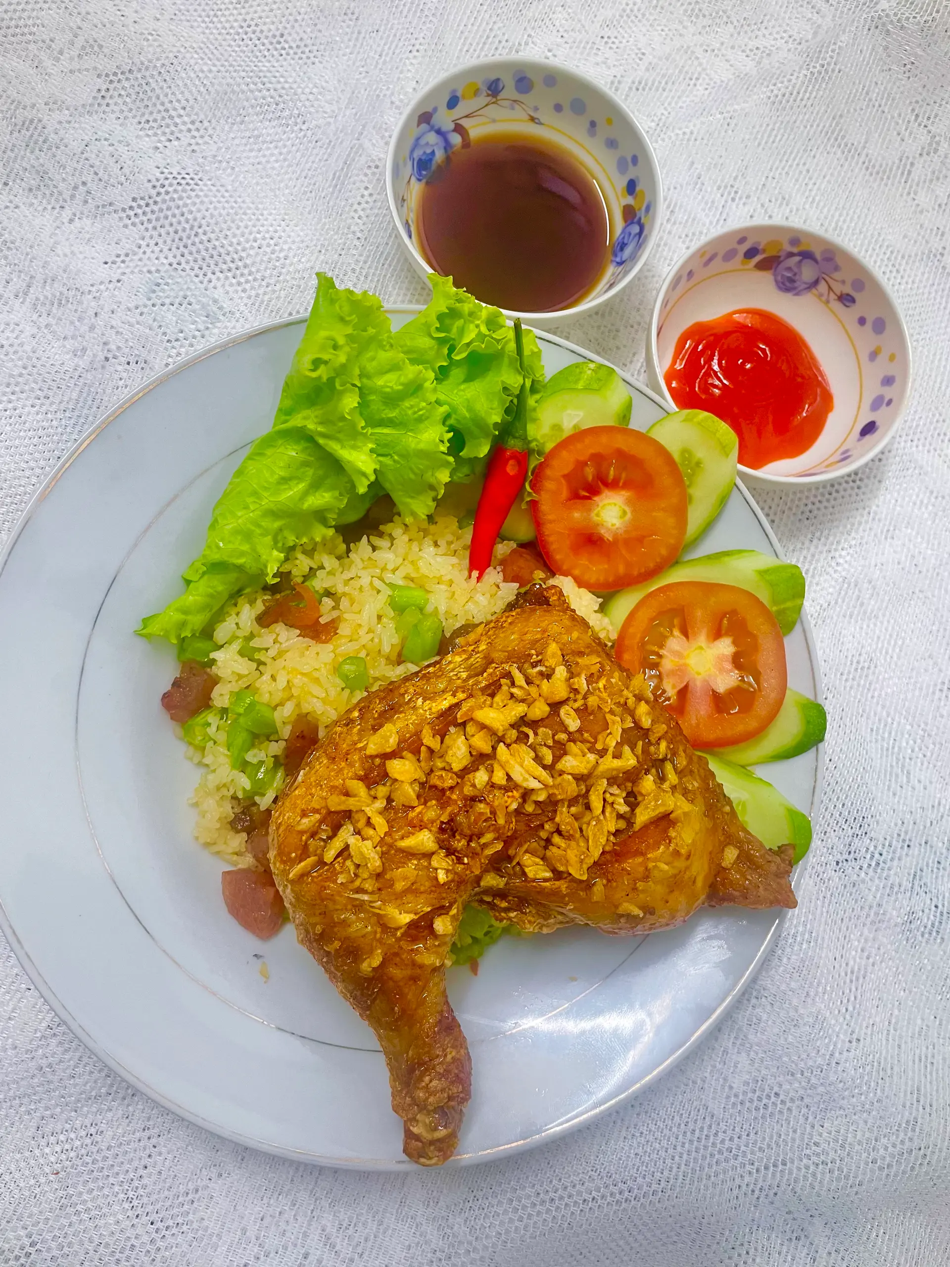 Hình ảnh Cơm Chiên Dương Châu Đặc Biệt + Đùi Gà Mắm Tỏi