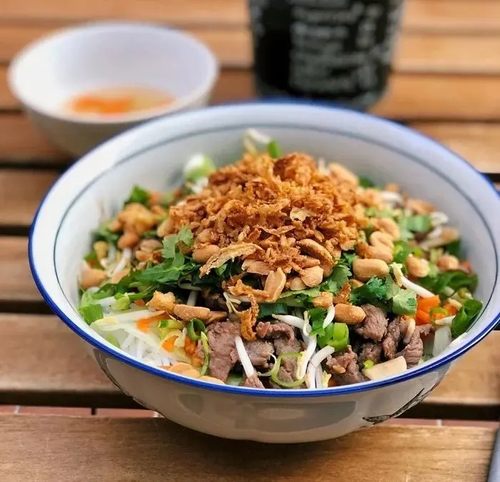 Hình ảnh Bún bò trộn bò đậu