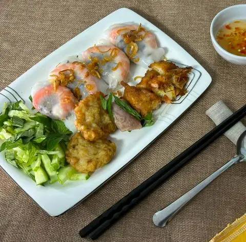 Hình ảnh Bánh cuốn tôm chả mực đặc biệt