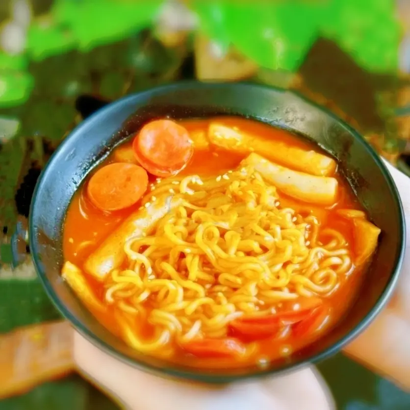 Hình ảnh Mì Tokbokki Sốt Cay Hàn Quốc (Xúc Xích, Tôm Cá Viên Bọc Trứng, Bắp/Cải Thảo, Chả Cá Hàn Quốc)
