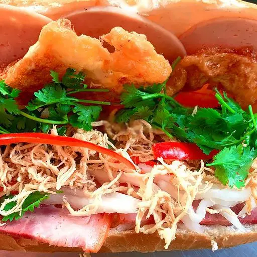 Hình ảnh Bánh mì thập cẩm ổ lớn