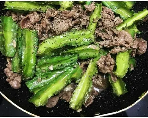 Hình ảnh Cơm thịt bò xào đậu rồng 