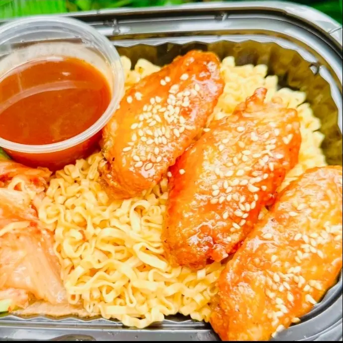 Hình ảnh Mì trộn cánh gà khúc giữa 