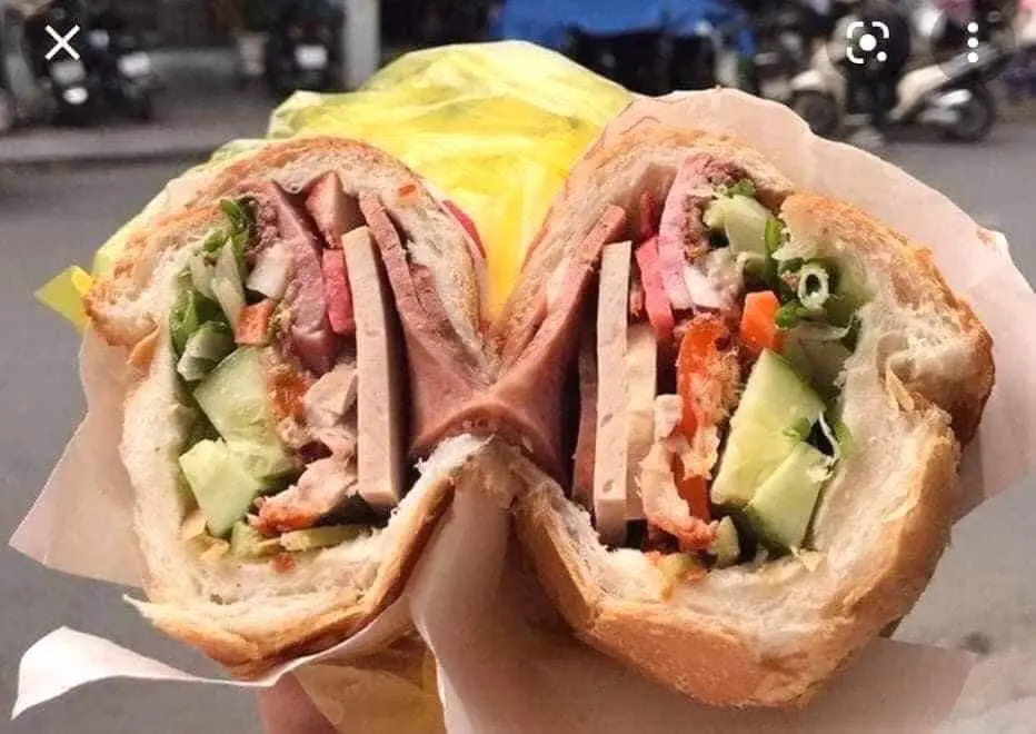Hình ảnh Bánh mì thịt chả đặc biệt