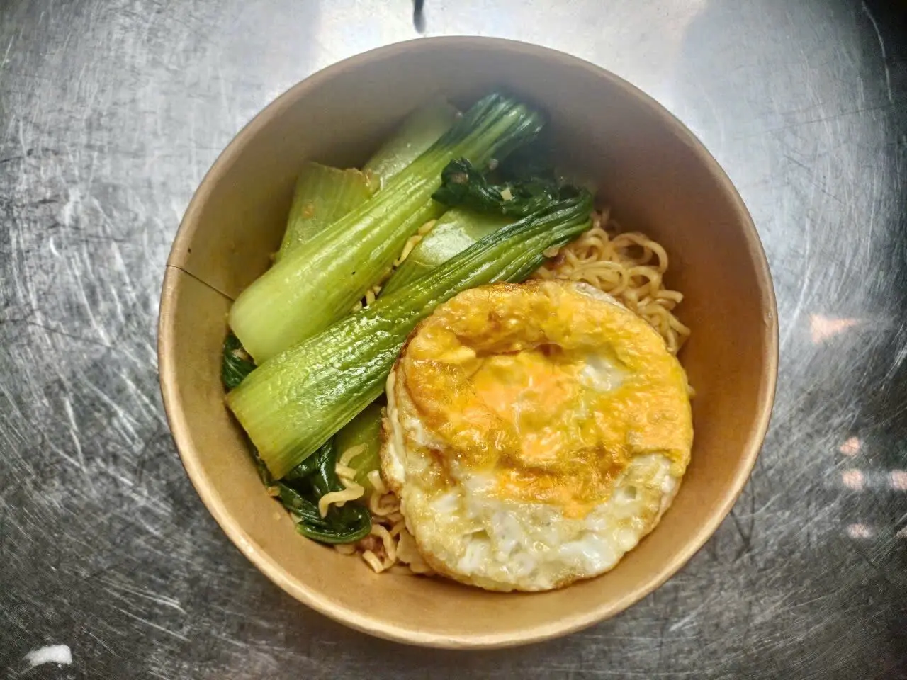 Hình ảnh Mì Indomie trộn - trứng ốp la