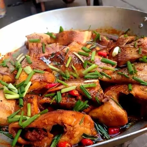 Hình ảnh Cơm cá diêu hồng kho tộ