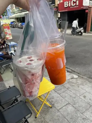 Hình ảnh Sữa chua dâu lắc phô mai