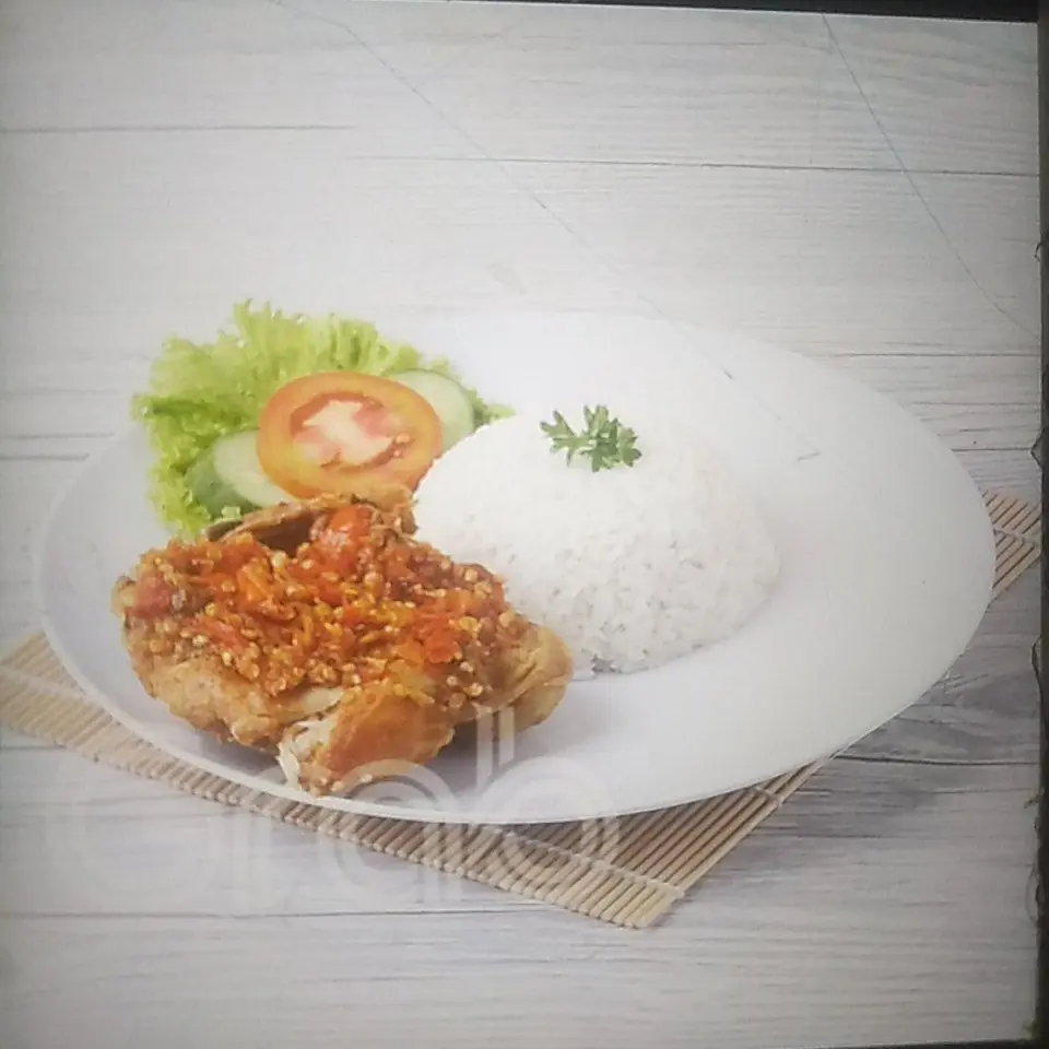 Hình ảnh CƠM GÀ CHIÊN NƯỚC MẮM 