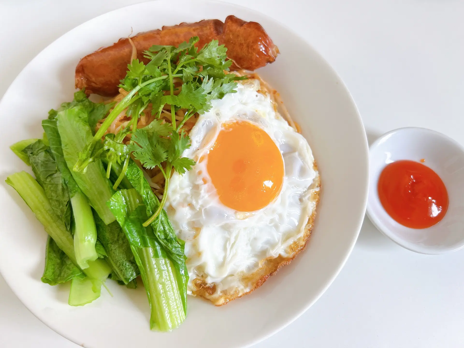 Hình ảnh Mì trộn siukay - xúc xích - opla