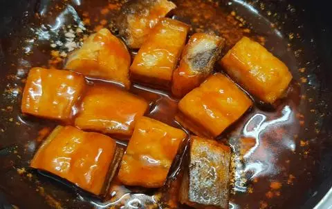 Hình ảnh cơm khô cá dứa sốt chua cay kim chi 