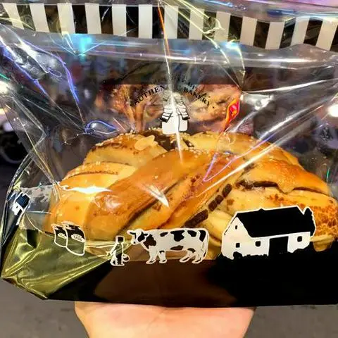 Hình ảnh Bánh Mì Hoa Cúc Đậu Đỏ