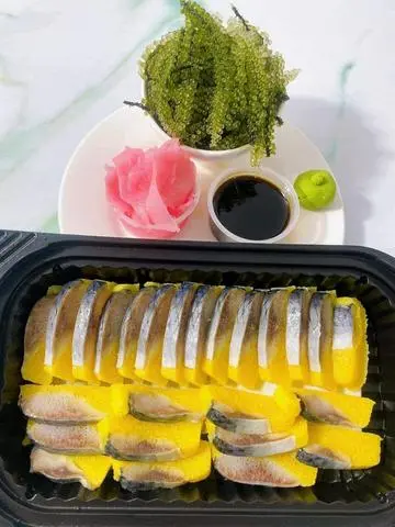 Hình ảnh Sashimi Cá Trích Ép Trứng