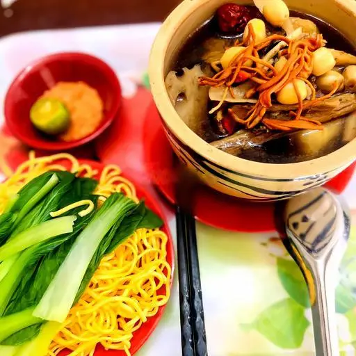 Hình ảnh Mì gà ác tiềm thuốc Bắc 