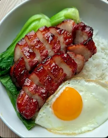 Hình ảnh Cơm thịt xá xíu trứng ốp la